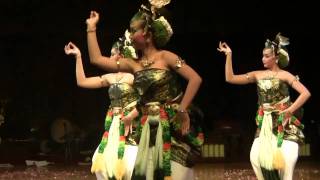 Dance in Indonesia Bedaya Sarpo Rodra [upl. by Ardna]